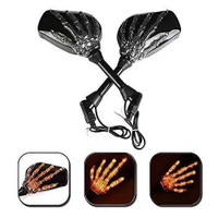Espejo retrovisor iluminado de la mano del cráneo retro